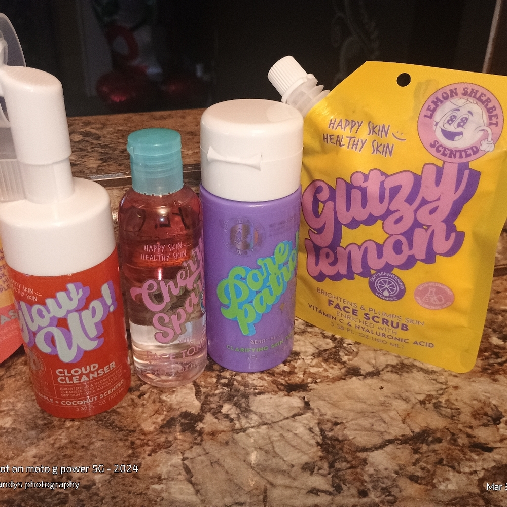 Glow up beauty Bundle Pamper Me Spa Day - Picture 2 of 4